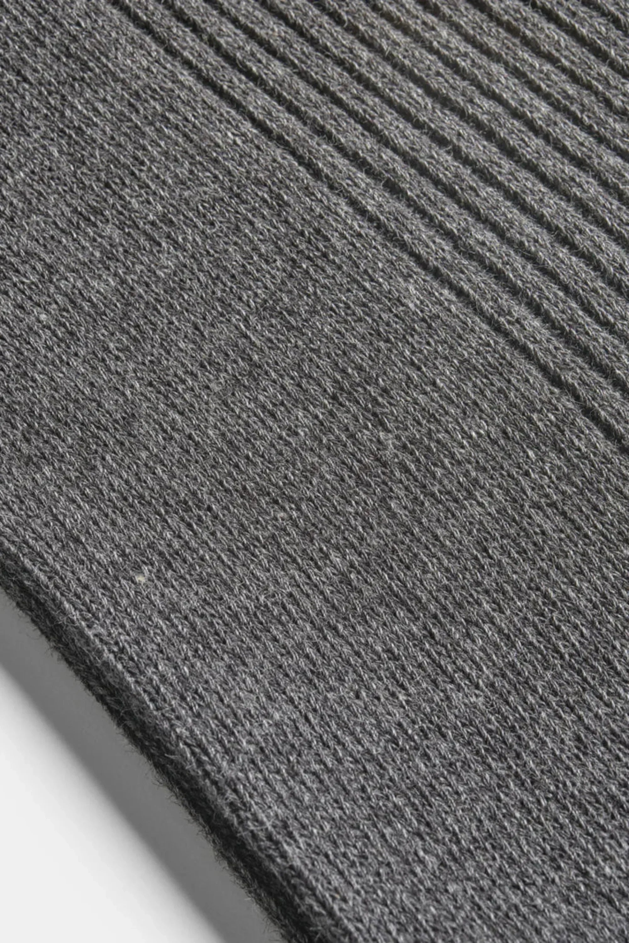 FLOW RIBBED MID SOCKS